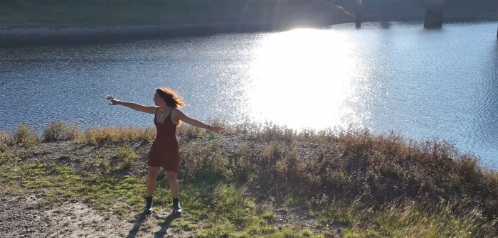 Vue aérienne pour le clip vidéo de la chanteuse Romy Conzen au barrage de la Gileppe