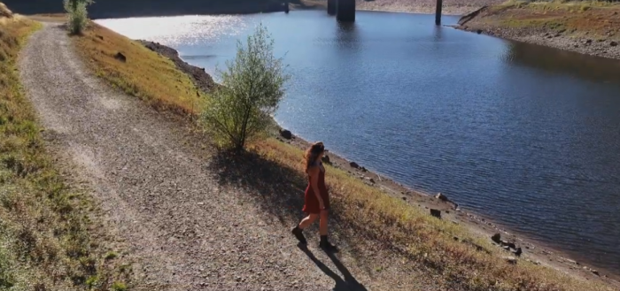 Vue aérienne pour le clip vidéo de la chanteuse Romy Conzen au barrage de la Gileppe