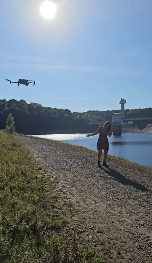 Vue aérienne pour le clip vidéo de la chanteuse Romy Conzen au barrage de la Gileppe